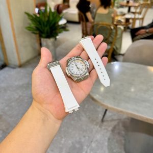 a hand holding a watch