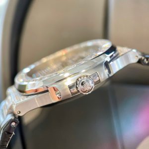 Đồng Hồ Patek Philippe Chế Tác Đính Full Đá Nautilus 5711 Dây Da 40mm (9)