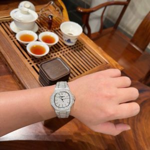 Đồng Hồ Patek Philippe Nautilus 5719 Đính Full Đá Replica Cao Cấp 40mm (9)