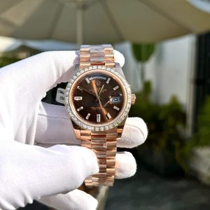 Đồng Hồ Rolex Day-Date Mặt Nâu Phủ Vàng 18K Đính Moissanite Baguette 40mm (2)