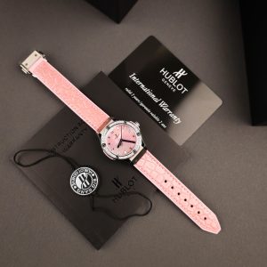 Đồng Hồ Hublot Nữ Đính Đá Mặt Xà Cừ Hồng Replica Cao Cấp 33mm (13)