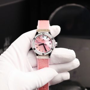 Đồng Hồ Hublot Nữ Đính Đá Mặt Xà Cừ Hồng Replica Cao Cấp 33mm (13)