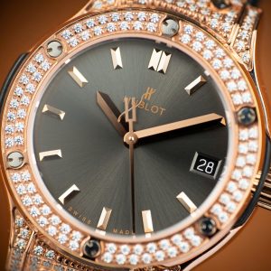 Đồng Hồ Hublot Classic Fusion King Gold Pavé Nữ Siêu Cấp Máy Thuỵ Sỹ 33mm (3)