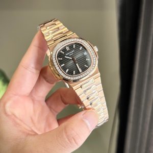 Đồng Hồ Patek Philippe Chế Tác Bọc Vàng Hồng Đính Moissanite Nautilus 5711 40mm (2)