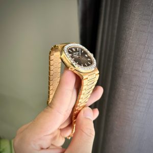 Đồng Hồ Patek Philippe Nautilus 5723 Chế Tác Bọc Vàng Đính Moissanite 40mm (2)