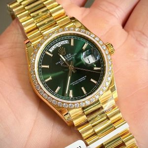 Đồng Hồ Rolex Chế Tác Phủ Vàng Đính Đá Moissanite Day-Date Mặt Xanh Lá GM 40mm (1)