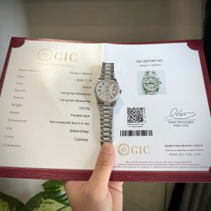 Đồng Hồ Rolex Day-Date Đính Full Đá Moissanite Hong Kong Cọc Số Rainbow 40mm