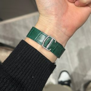 Đồng Hồ Cartier Santos Chế Tác Đá Moissanite Dây Da Màu Xanh Lá BVF (8)