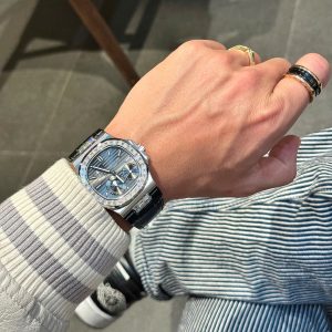 Đồng Hồ Patek Philippe Chế Tác Đá Moissanite Nautilus 5724G Mặt Xám 40mm (1)