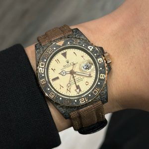 Đồng Hồ Rolex Chế Tác GMT Carbon DIW Yellow Roman Dial Cao Cấp Nhất 40mm (1)