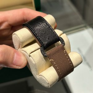 Đồng Hồ Rolex Chế Tác GMT Carbon DIW Yellow Roman Dial Cao Cấp Nhất 40mm (1)