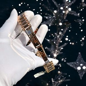 Đồng Hồ Rolex Chế Tác Phủ Vàng Hồng 18K Mặt Số Đính Đá Moissanite Hong Kong 40mm (5)