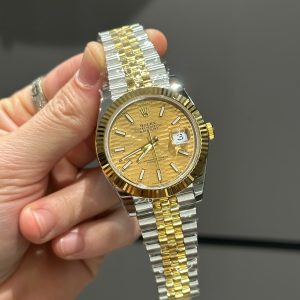 Đồng Hồ Rolex DateJust 126331 Mặt Số Vàng Gấp Nếp Replica Cao Cấp Nhất 41mm (2)
