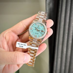 Đồng Hồ Rolex Day-Date 128345RBR Mặt Số Đá Xanh Phủ Vàng Đính Moissanite 36mm (7)