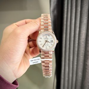 Đồng Hồ Rolex Day-Date Chế Tác Đá Moissanite Bọc Vàng Hồng Mặt Xà Cừ Tự Nhiên 36mm (6)