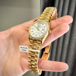 Đồng Hồ Rolex Day-Date Chế Tác Đá Moissanite Bọc Vàng Thật Mặt Xà Cừ Tự Nhiên 36mm (8)