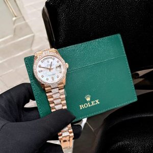 Đồng Hồ Rolex Day-Date Chế Tác Mặt Xà Bọc Vàng 18K Đính Đá Moissanite Hong Kong 36mm (1)