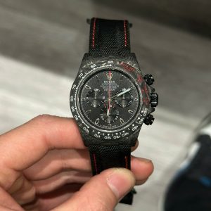 Đồng Hồ Rolex Daytona DIW Carbon Black Red Replica Cao Cấp Nhất 40mm (1)