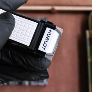 Đồng Hồ Hublot Square Bang Unico Gốm Trắng Replica Nhà Máy BBF 42mm (5)