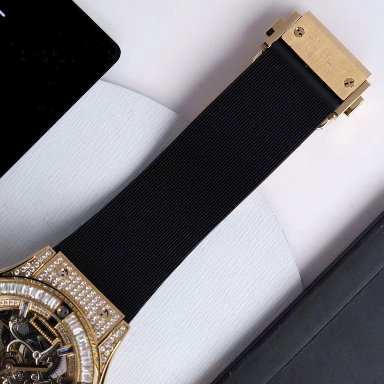 Đồng Hồ Hublot Automatic Cơ Lộ Máy Nam Đính Đá Fake Nhật 42mm (4) Đồng Hồ Hublot Automatic Cơ Lộ Máy Nam Đính Đá Fake Nhật 42mm (5)