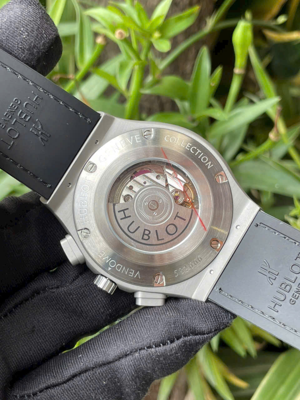 Đồng Hồ Hublot Automatic Nam Fake Máy Cơ Nhật Màu Xám 42mm (2) Dong Ho Hublot Automatic Nam Fake May Co Nhat Mau Xam 42mm 2