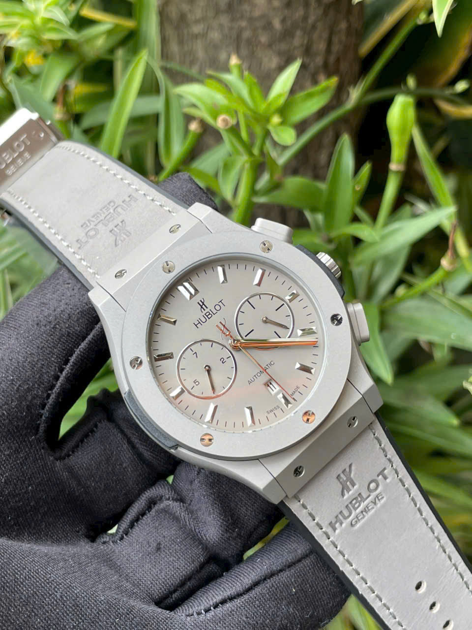 Đồng Hồ Hublot Automatic Nam Fake Máy Cơ Nhật Màu Xám 42mm (4) Dong Ho Hublot Automatic Nam Fake May Co Nhat Mau Xam 42mm 4