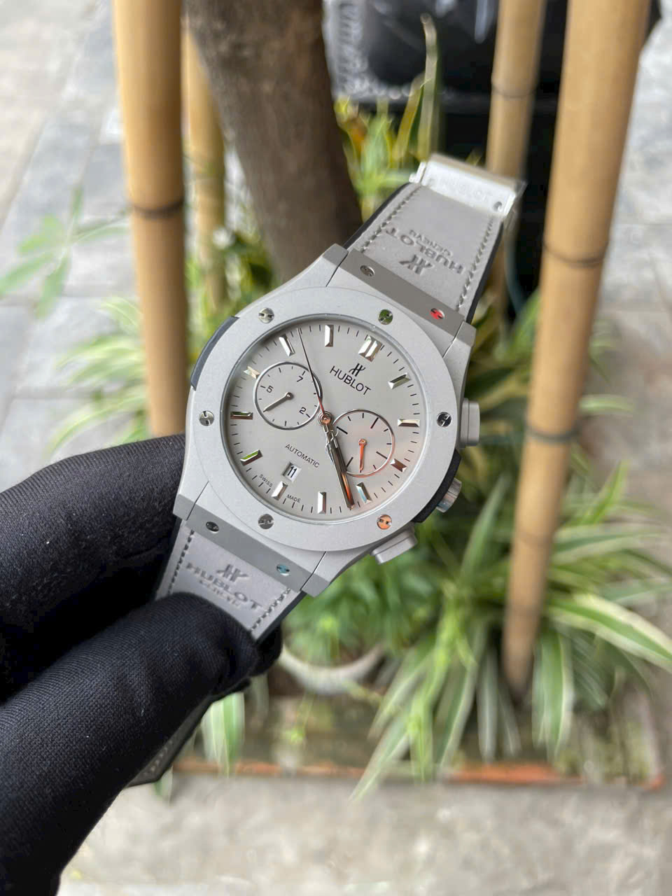 Đồng Hồ Hublot Automatic Nam Fake Máy Cơ Nhật Màu Xám 42mm (5) Dong Ho Hublot Automatic Nam Fake May Co Nhat Mau Xam 42mm 5