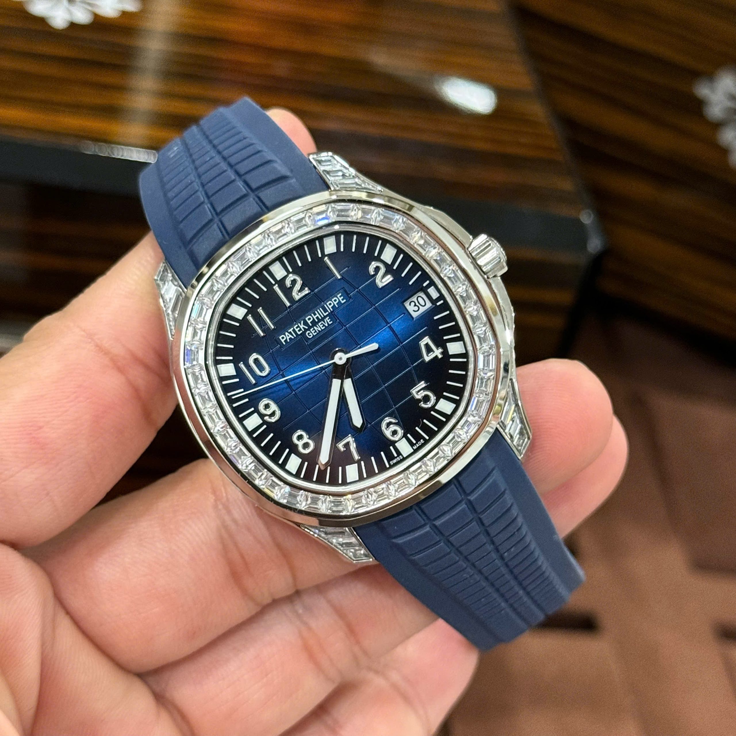 Đồng Hồ Patek Philippe Aquanaut 5168G Đính Đá Mặt Xanh Xưởng GR Factory 42mm (10) Đồng Hồ Patek Philippe Aquanaut 5168G Đính Đá Mặt Xanh Xưởng GR Factory 42mm (2)