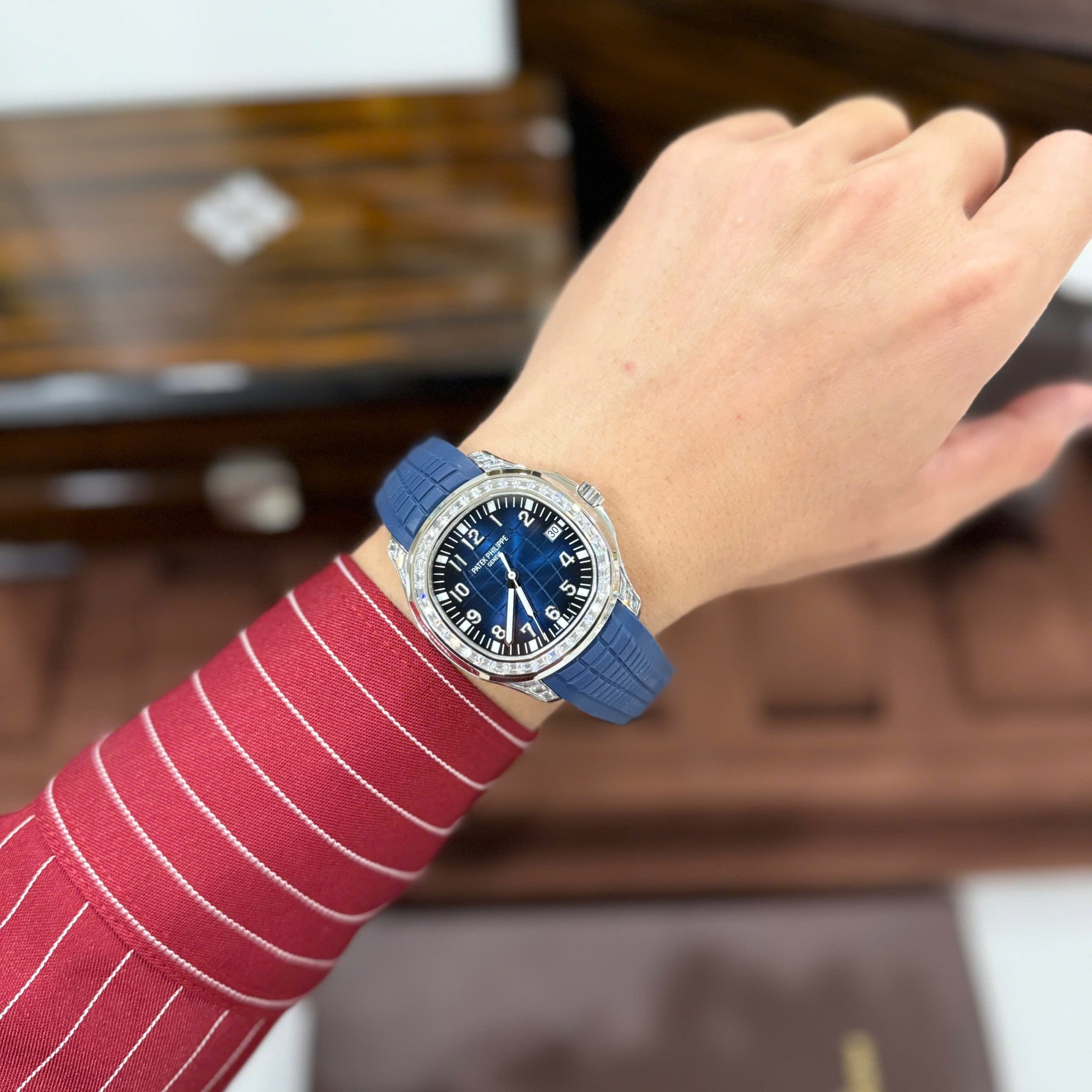 Đồng Hồ Patek Philippe Aquanaut 5168G Đính Đá Mặt Xanh Xưởng GR Factory 42mm (2) Đồng Hồ Patek Philippe Aquanaut 5168G Đính Đá Mặt Xanh Xưởng GR Factory 42mm (2)