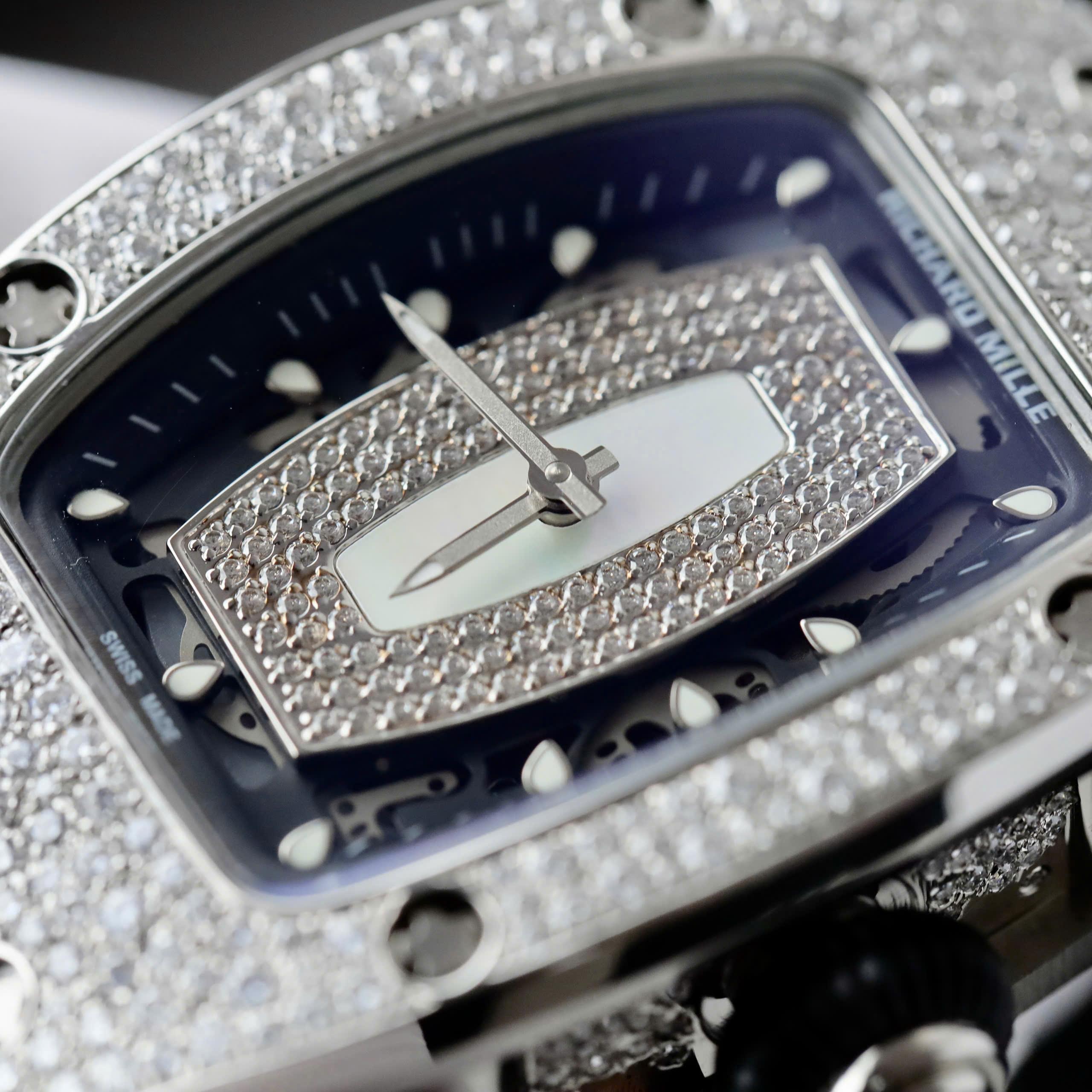 Đồng Hồ Richard Mille RM007 Đính Full Kim Cương Nhân Tạo Moissanite 36mm (6) Đồng Hồ Richard Mille RM007 Đính Full Kim Cương Nhân Tạo Moissanite 36mm (1)