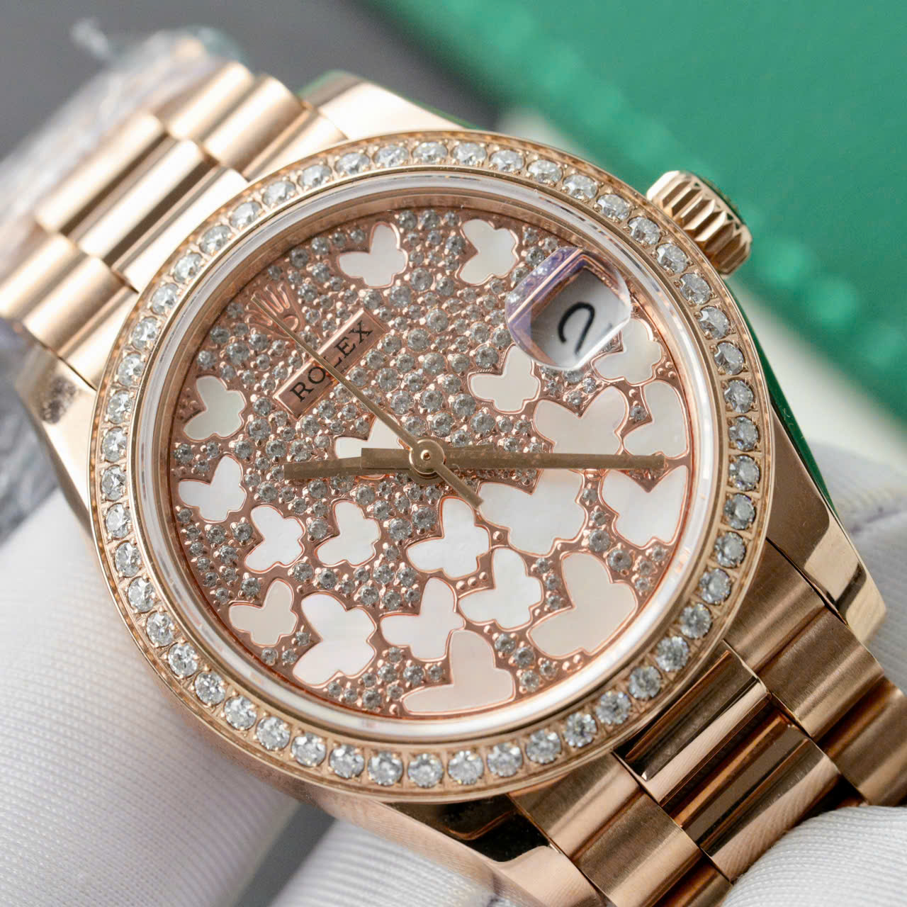 Đồng Hồ Rolex Datejust 278285RBR Butterfly Nữ Bọc Vàng Đính Moissanite 31mm (3) Đồng Hồ Rolex Datejust 278285RBR Butterfly Nữ Bọc Vàng Đính Moissanite 31mm (5)