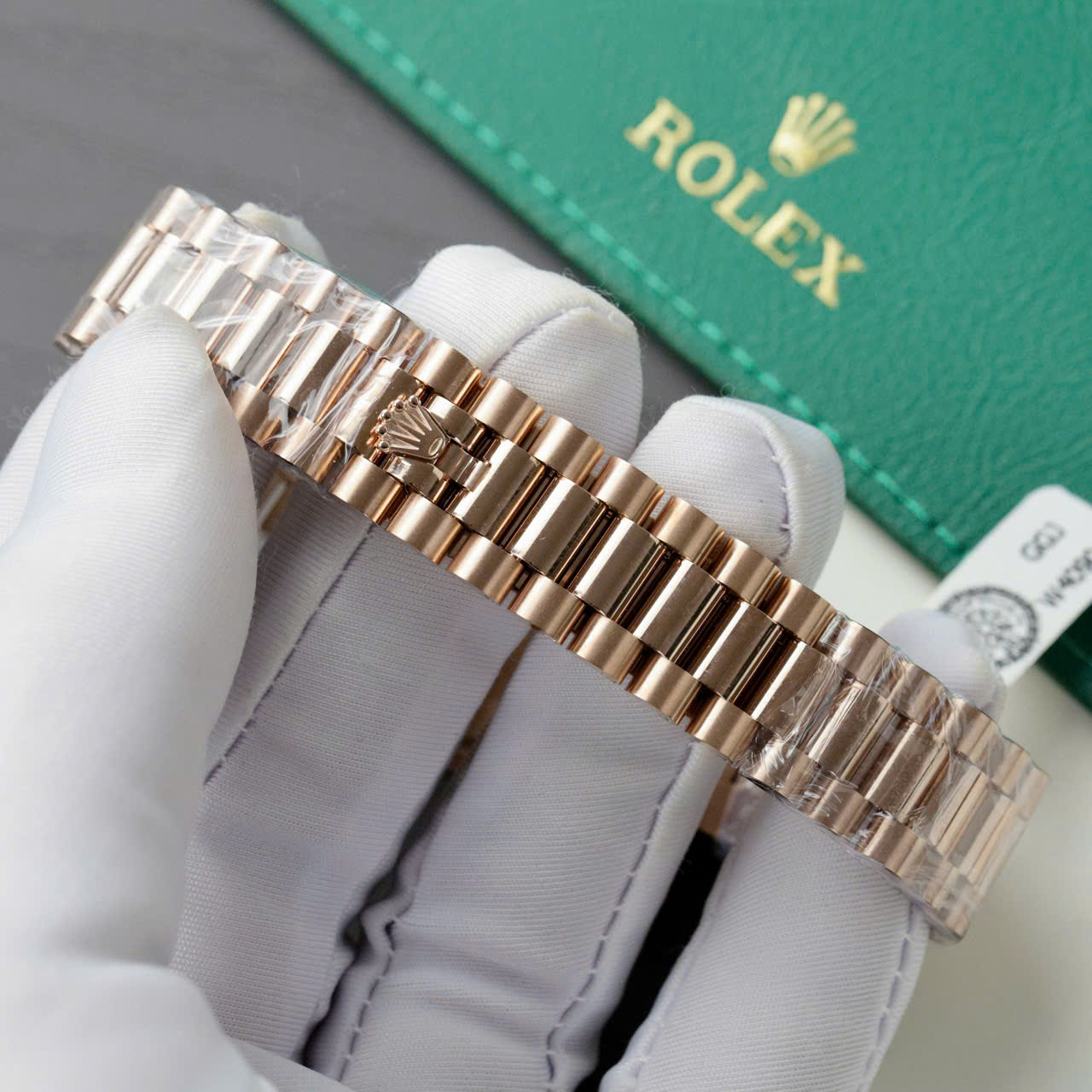 Đồng Hồ Rolex Datejust 278285RBR Butterfly Nữ Bọc Vàng Đính Moissanite 31mm (6) Đồng Hồ Rolex Datejust 278285RBR Butterfly Nữ Bọc Vàng Đính Moissanite 31mm (5)