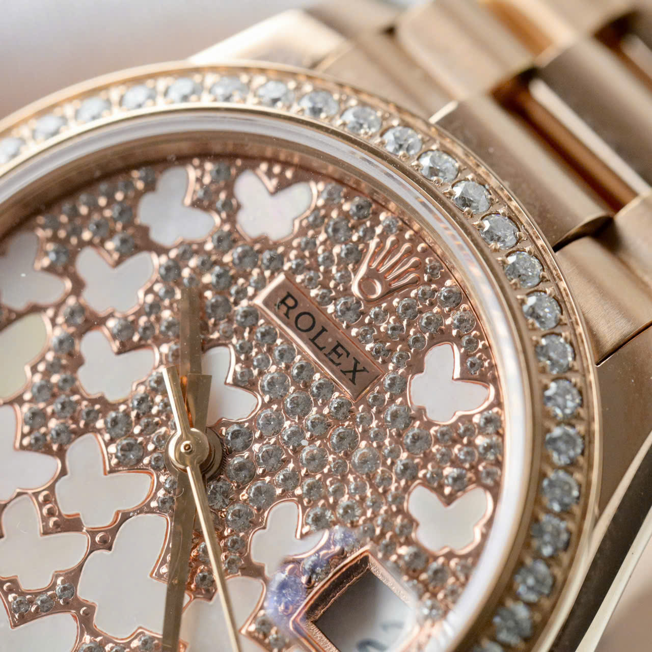 Đồng Hồ Rolex Datejust 278285RBR Butterfly Nữ Bọc Vàng Đính Moissanite 31mm (8) Đồng Hồ Rolex Datejust 278285RBR Butterfly Nữ Bọc Vàng Đính Moissanite 31mm (5)