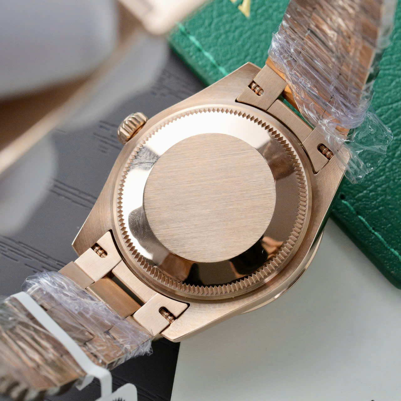 Đồng Hồ Rolex Datejust 278285RBR Butterfly Nữ Bọc Vàng Đính Moissanite 31mm (9) Đồng Hồ Rolex Datejust 278285RBR Butterfly Nữ Bọc Vàng Đính Moissanite 31mm (5)