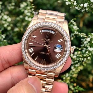 Đồng Hồ Rolex Fake Day-Date 228238 Đính Đá Mặt Chocolate 40mm (1)