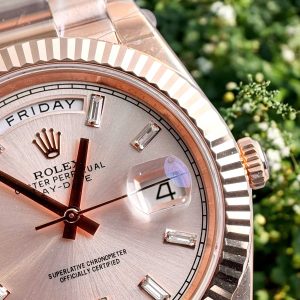 Đồng Hồ Rolex Fake Thuỵ Sỹ Day-Date 228238 Mặt Số Hồng 40mm (1)