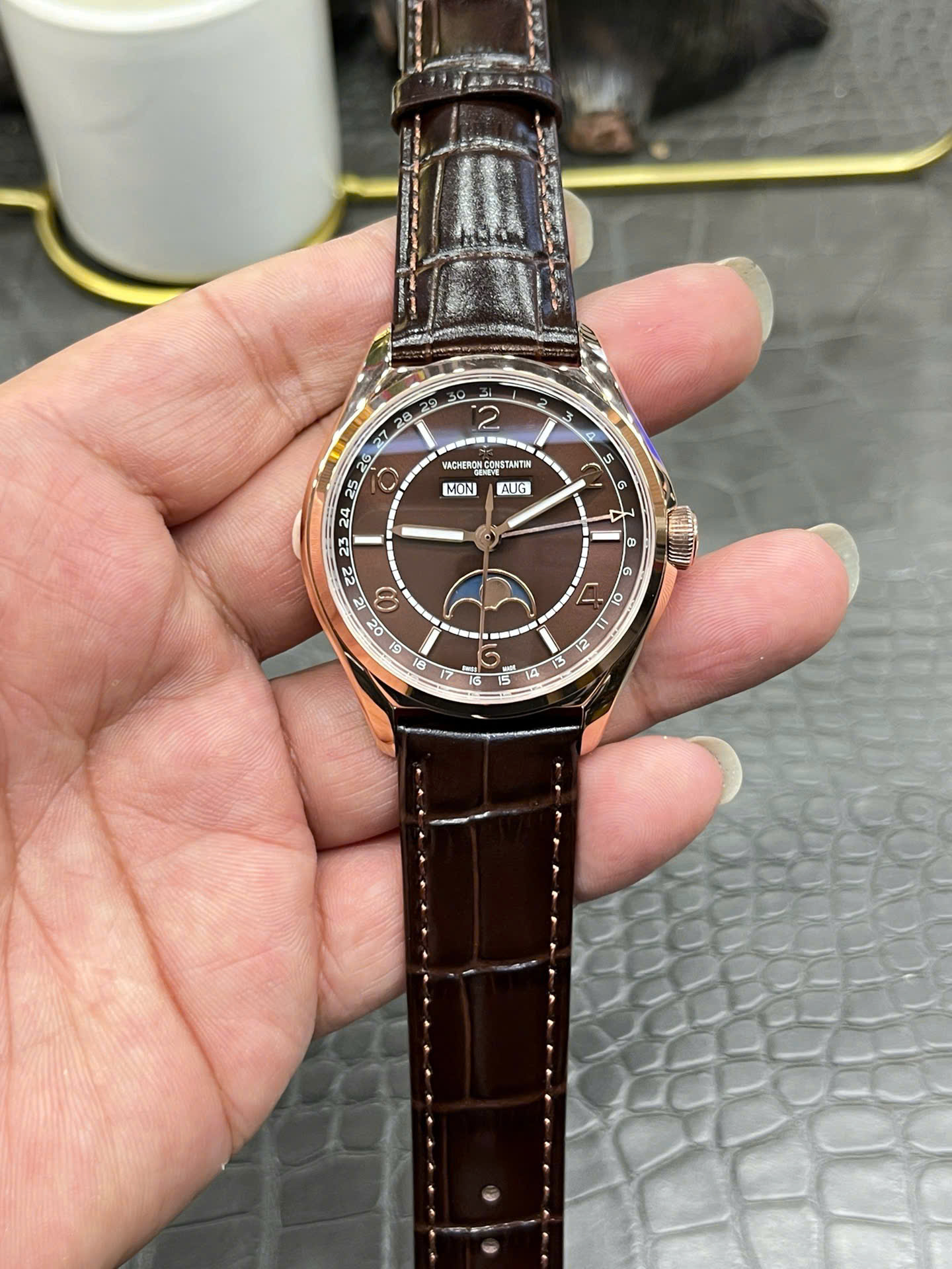 Đồng Hồ Vacheron Constantin Fiftysix complete calendar 4000E Rep 11 Màu Nâu (2) Đồng Hồ Vacheron Constantin Fiftysix complete calendar 4000E Rep 11 Màu Nâu (9)