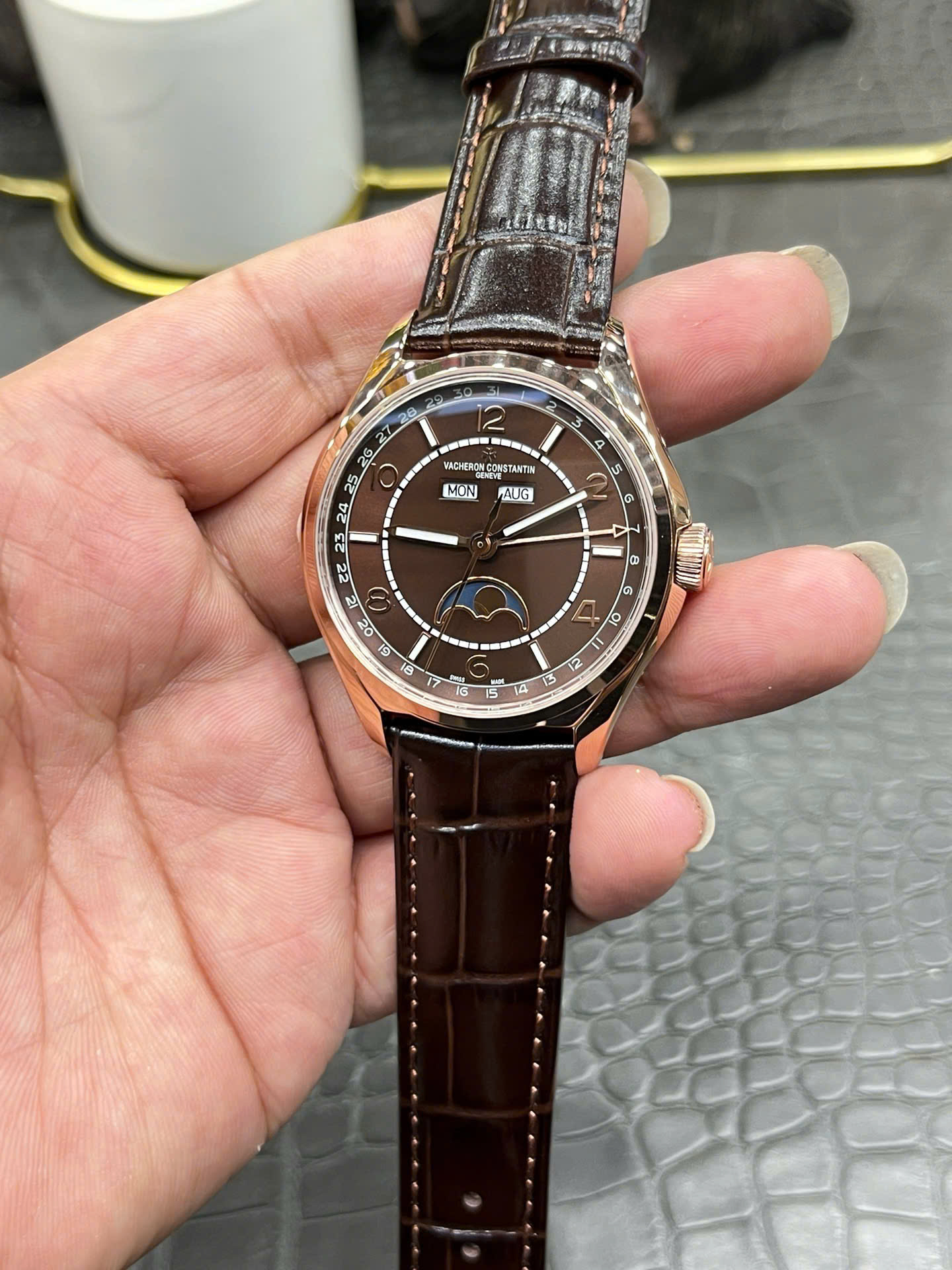 Đồng Hồ Vacheron Constantin Fiftysix complete calendar 4000E Rep 11 Màu Nâu (5) Đồng Hồ Vacheron Constantin Fiftysix complete calendar 4000E Rep 11 Màu Nâu (9)