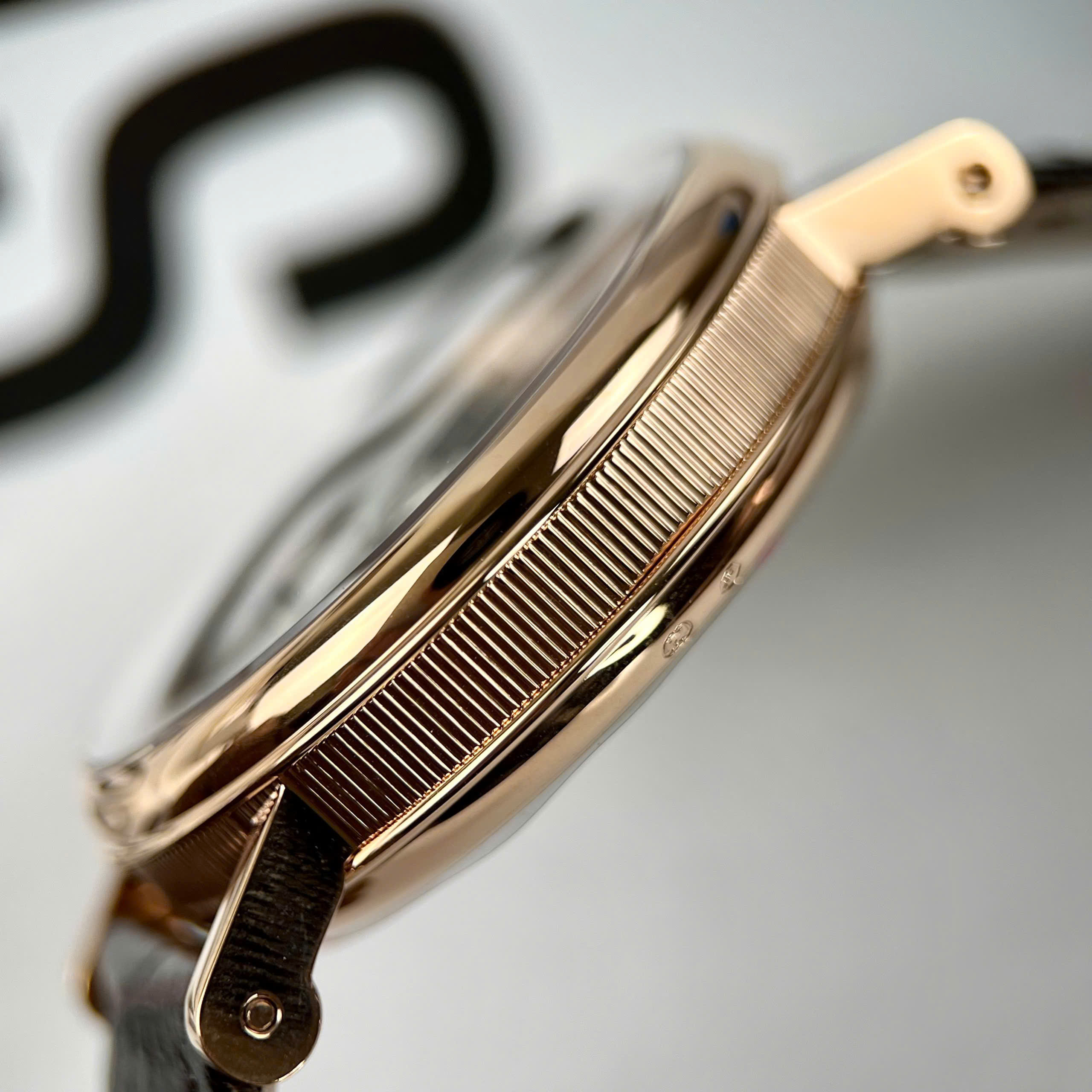 Đồng Hồ Breguet Tradition Rep 11 Cao Cấp Nhất Mặt Lộ Cơ Dây Da Màu Nâu Xưởng ZF 40mm (2) Dong Ho Breguet Tradition Rep 11 Cao Cap Nhat Mat Lo Co Day Da Mau Nau Xuong ZF 40mm 2