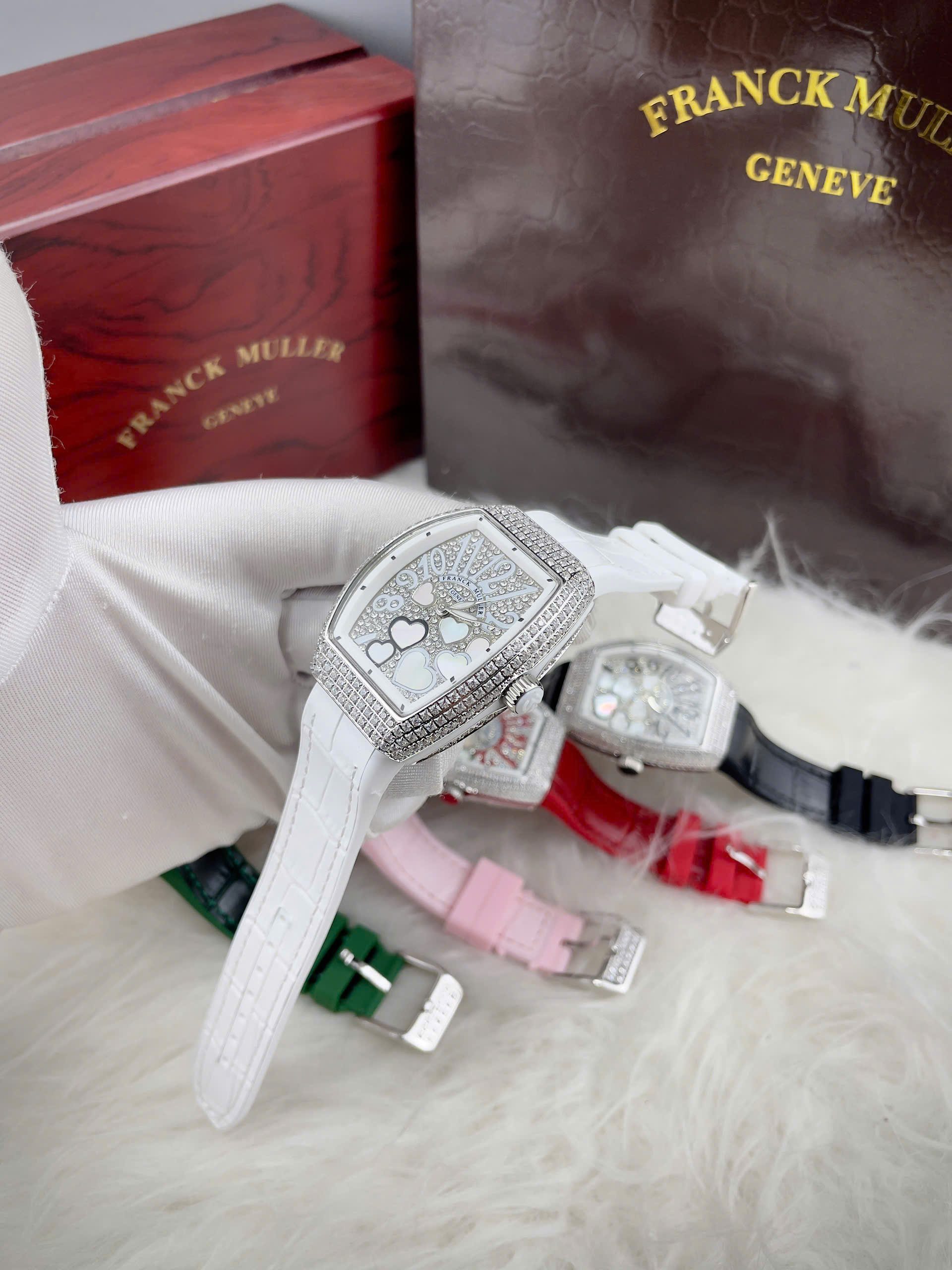 Đồng Hồ Franck Muller V32 Nữ Đính Đá Trái Tim Dây Cao Su Màu Trắng Siêu Cấp 36mm (3) Dong Ho Franck Muller V32 Nu Dinh Da Trai Tim Day Cao Su Mau Trang Sieu Cap 36mm 3