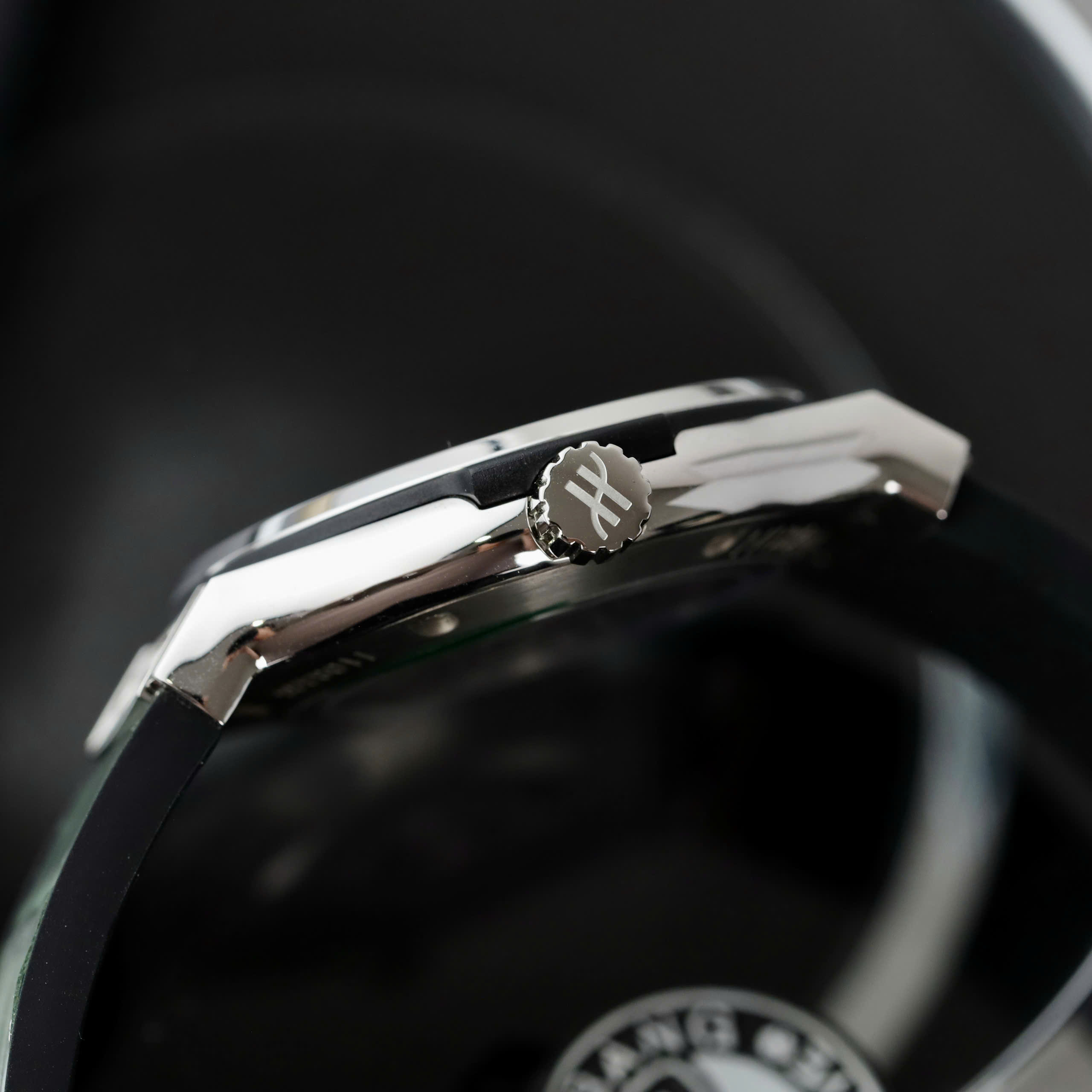 Đồng Hồ Hublot Nam Rep 11 Đính Đá Màu Xanh Lá Cây Nhà Máy HB 42mm (10) Đồng Hồ Hublot Nam Rep 11 Đính Đá Màu Xanh Lá Cây Nhà Máy HB 42mm (1)