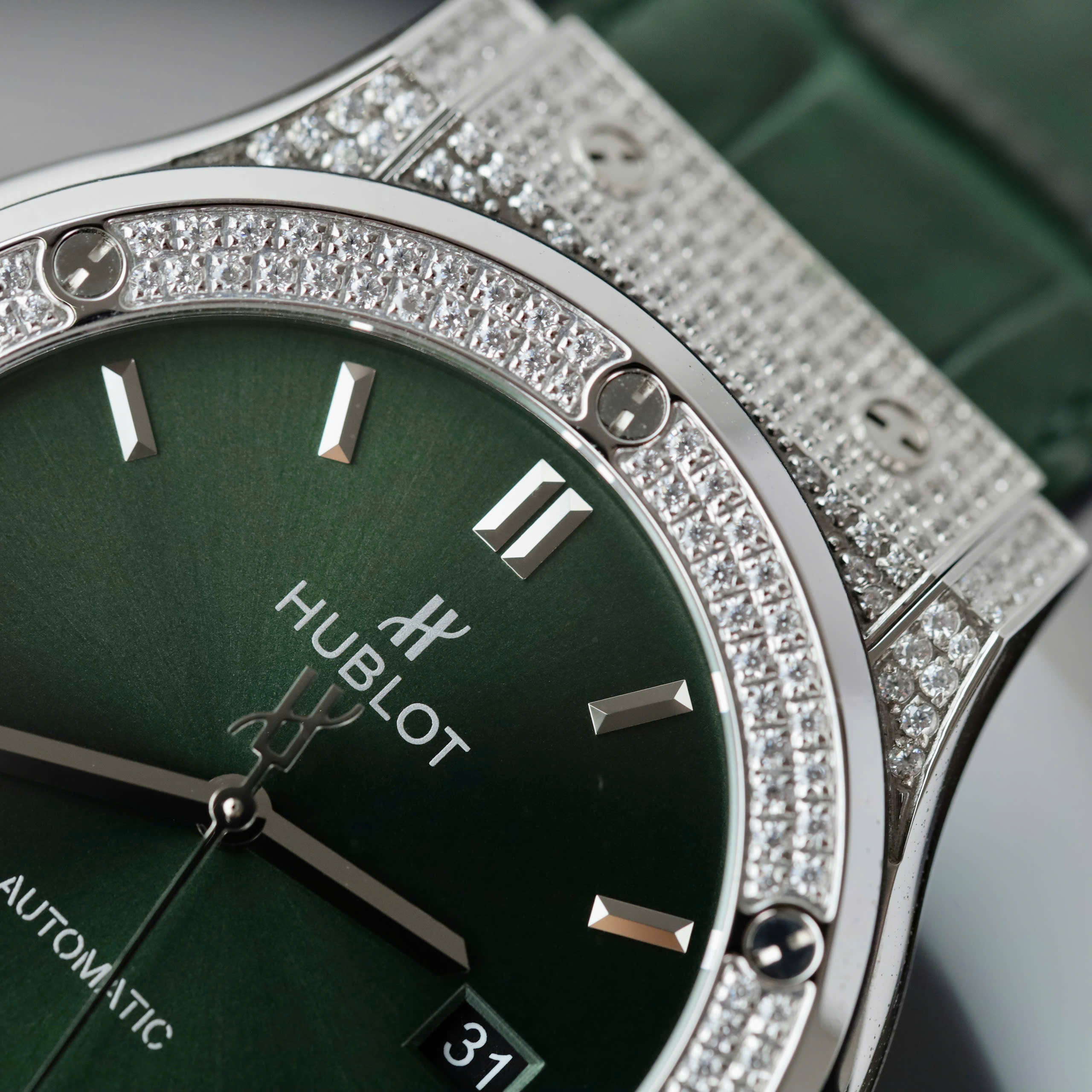 Đồng Hồ Hublot Nam Rep 1:1 Đính Đá Màu Xanh Lá Cây Nhà Máy HB 42mm (1) Đồng Hồ Hublot Nam Rep 1:1 Đính Đá Màu Xanh Lá Cây Nhà Máy HB 42mm (1)