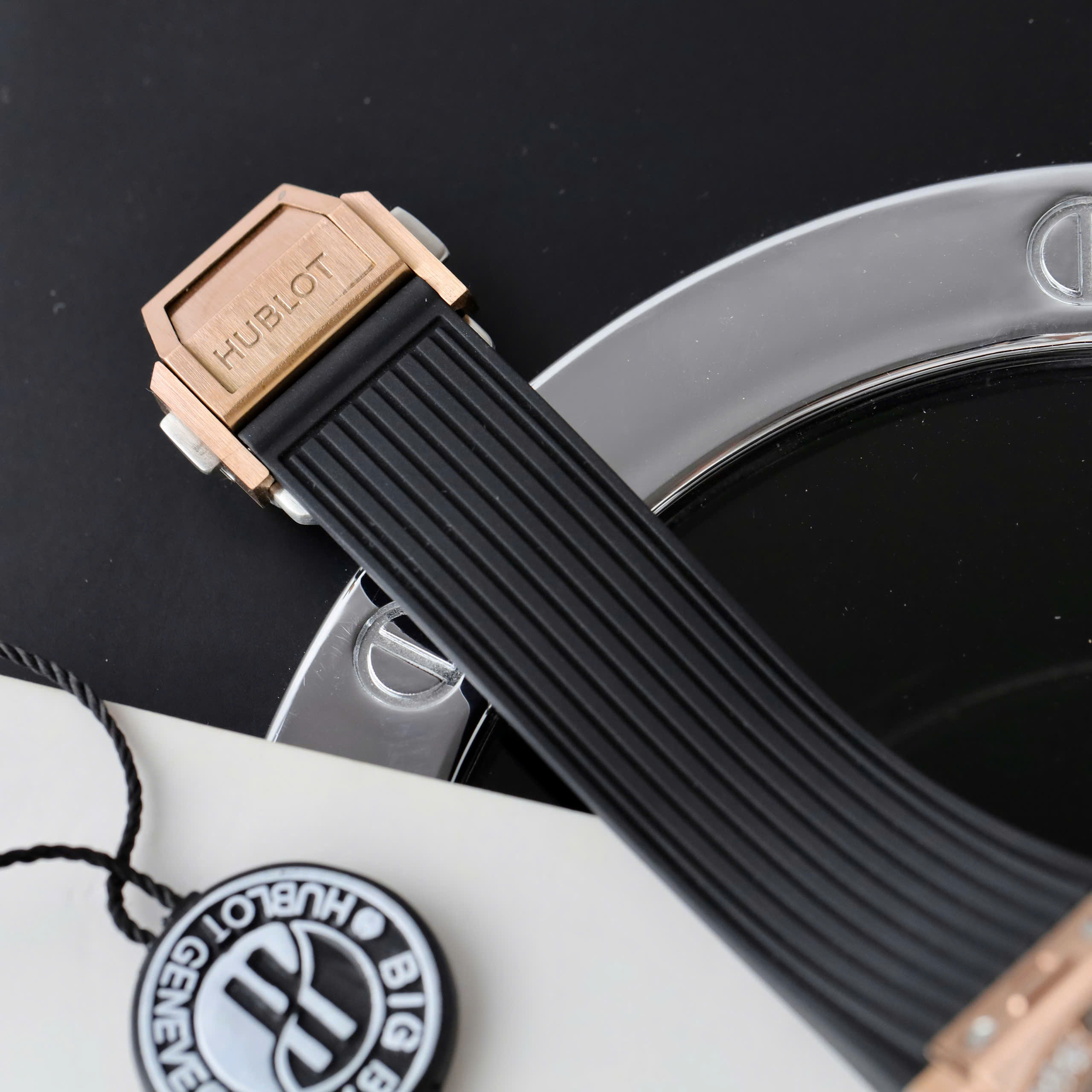 Đồng Hồ Hublot Rep 11 Big Bang One Click King Gold Đính Đá Baguette 39mm (8) Đồng Hồ Hublot Rep 11 Big Bang One Click King Gold Đính Đá Baguette 39mm (3)