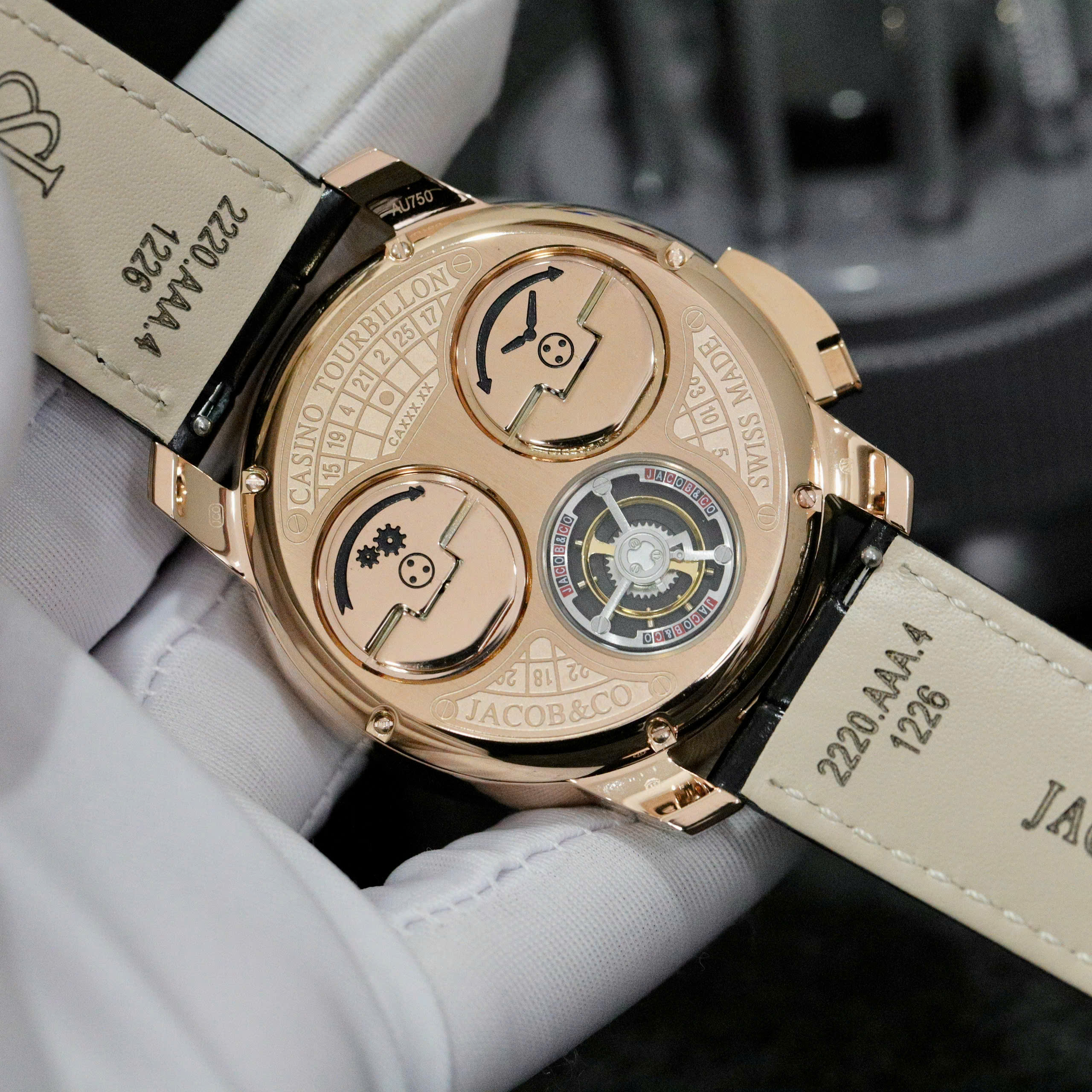 Đồng Hồ Jacob & Co Rep 11 Casino Roulette Màu Vàng Hồng Dây Da Màu Đen 44mm (5) Đồng Hồ Jacob & Co Rep 11 Casino Roulette Màu Vàng Hồng Dây Da Màu Đen 44mm (3)