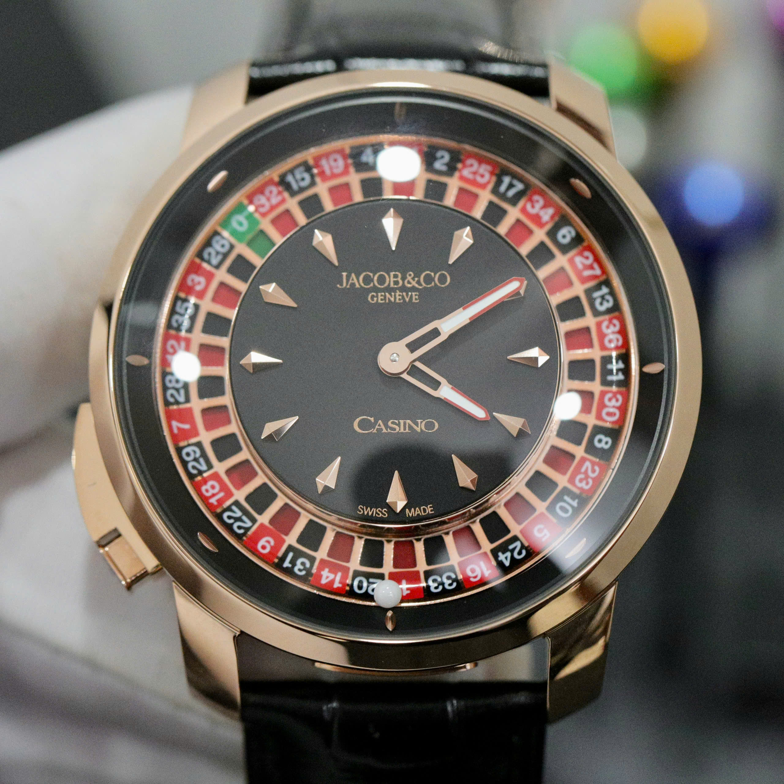 Đồng Hồ Jacob & Co Rep 11 Casino Roulette Màu Vàng Hồng Dây Da Màu Đen 44mm (7) Đồng Hồ Jacob & Co Rep 11 Casino Roulette Màu Vàng Hồng Dây Da Màu Đen 44mm (3)