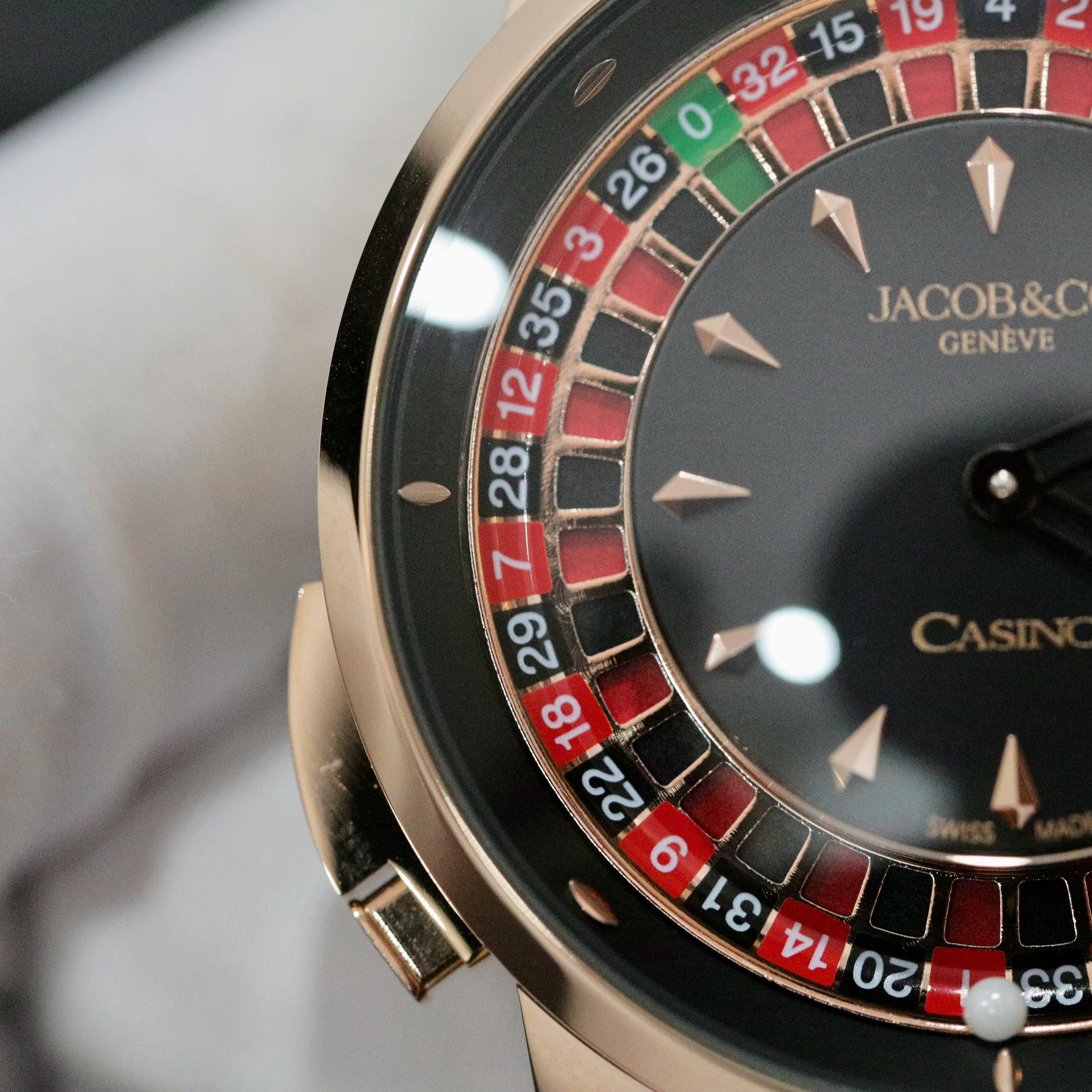 Đồng Hồ Jacob & Co Rep 11 Casino Roulette Màu Vàng Hồng Dây Da Màu Đen 44mm (8) Đồng Hồ Jacob & Co Rep 11 Casino Roulette Màu Vàng Hồng Dây Da Màu Đen 44mm (3)