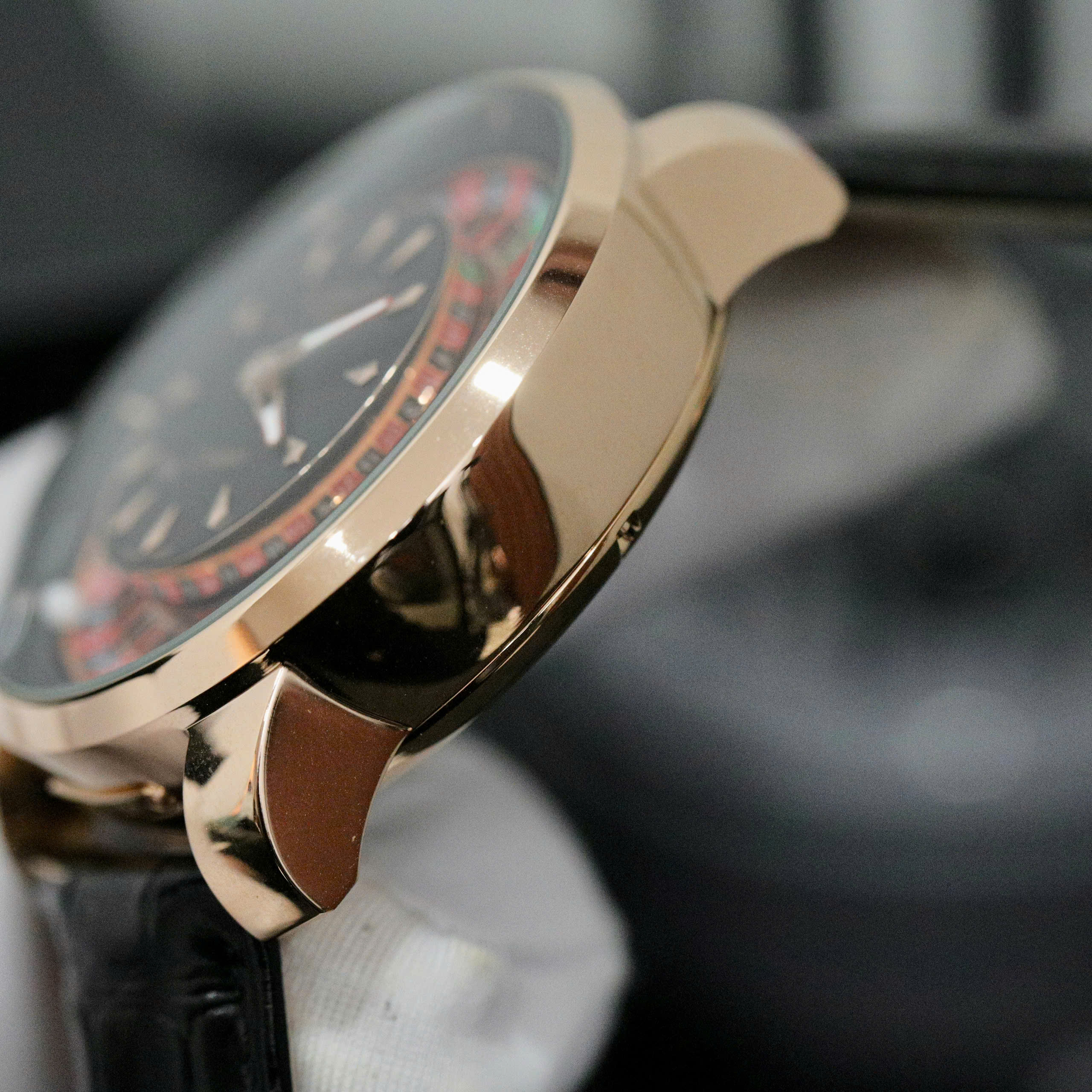 Đồng Hồ Jacob & Co Rep 11 Casino Roulette Màu Vàng Hồng Dây Da Màu Đen 44mm (9) Đồng Hồ Jacob & Co Rep 11 Casino Roulette Màu Vàng Hồng Dây Da Màu Đen 44mm (3)