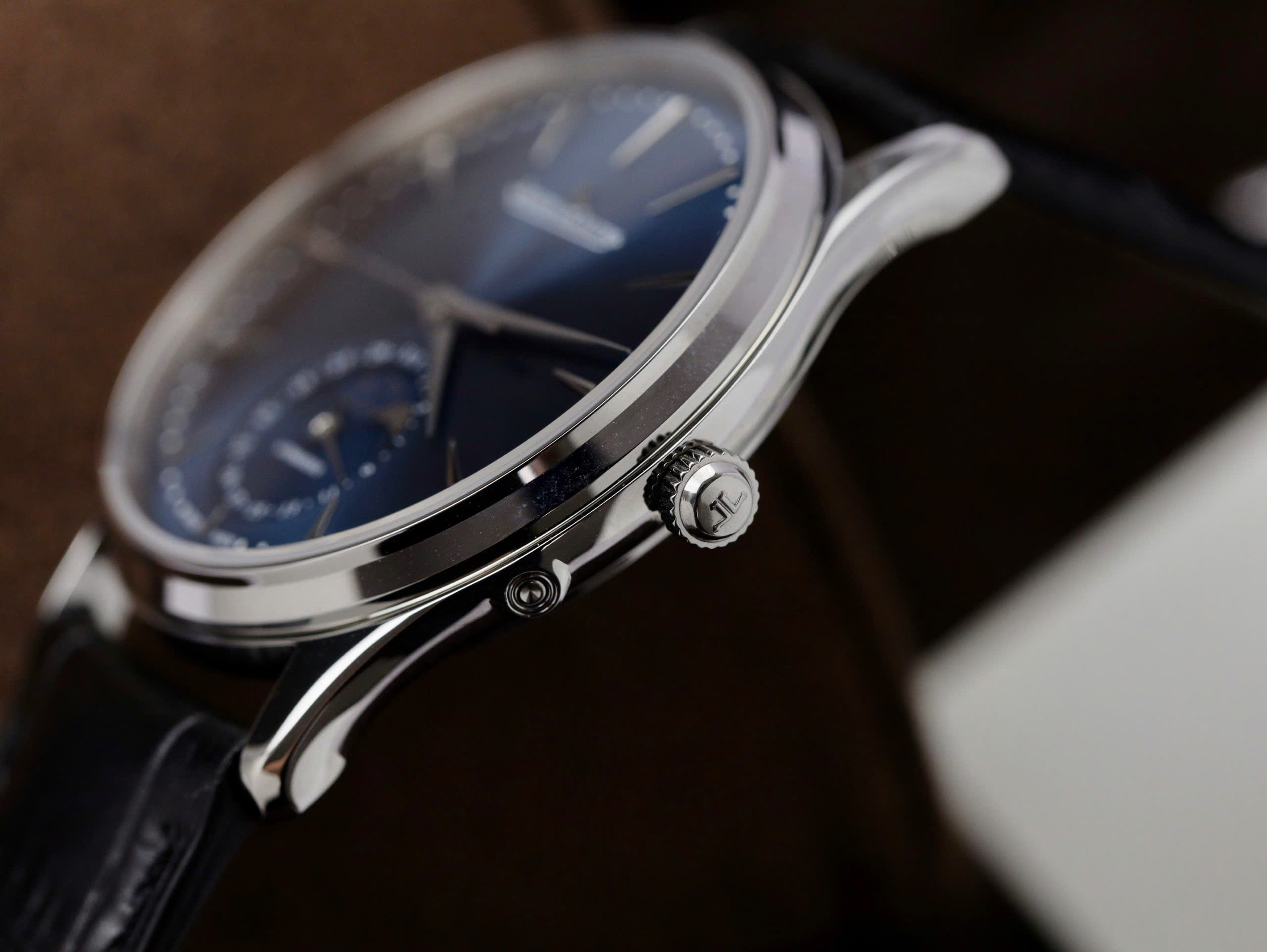 Đồng Hồ Jaeger LeCoultre Rep 1 1 Master Ultra Thin Moon Xưởng APS Màu Xanh 39mm (2) Đồng Hồ Jaeger LeCoultre Rep 1 1 Master Ultra Thin Moon Xưởng APS Màu Xanh 39mm (9)