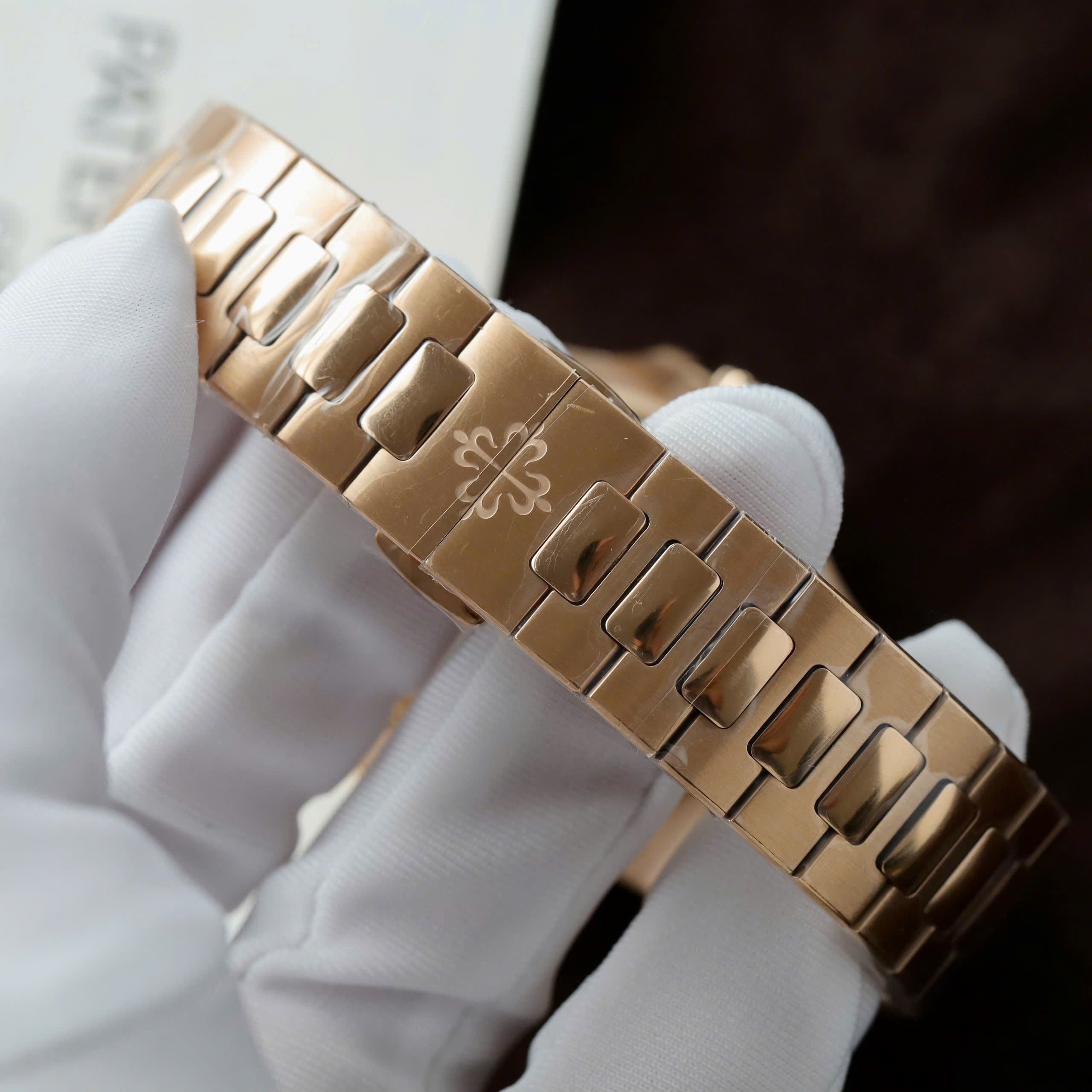 Đồng Hồ Patek Philippe Rep 11 Nautilus 5712 Mặt Chocolate Xưởng PPF V3 40mm (1) Đồng Hồ Patek Philippe Rep 11 Nautilus 5712 Mặt Chocolate Xưởng PPF V3 40mm (1)