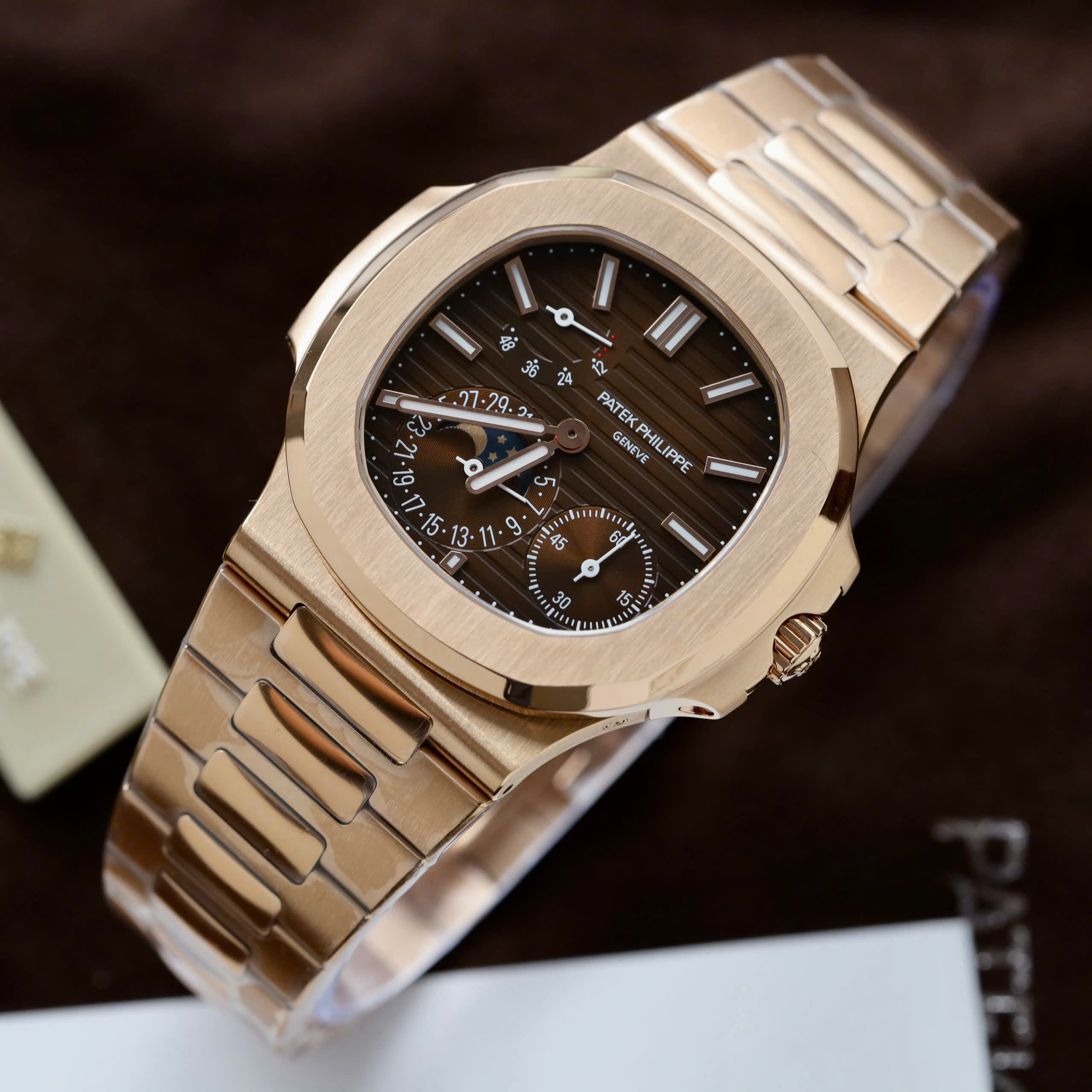 Đồng Hồ Patek Philippe Rep 11 Nautilus 5712 Mặt Chocolate Xưởng PPF V3 40mm (5) Đồng Hồ Patek Philippe Rep 11 Nautilus 5712 Mặt Chocolate Xưởng PPF V3 40mm (1)